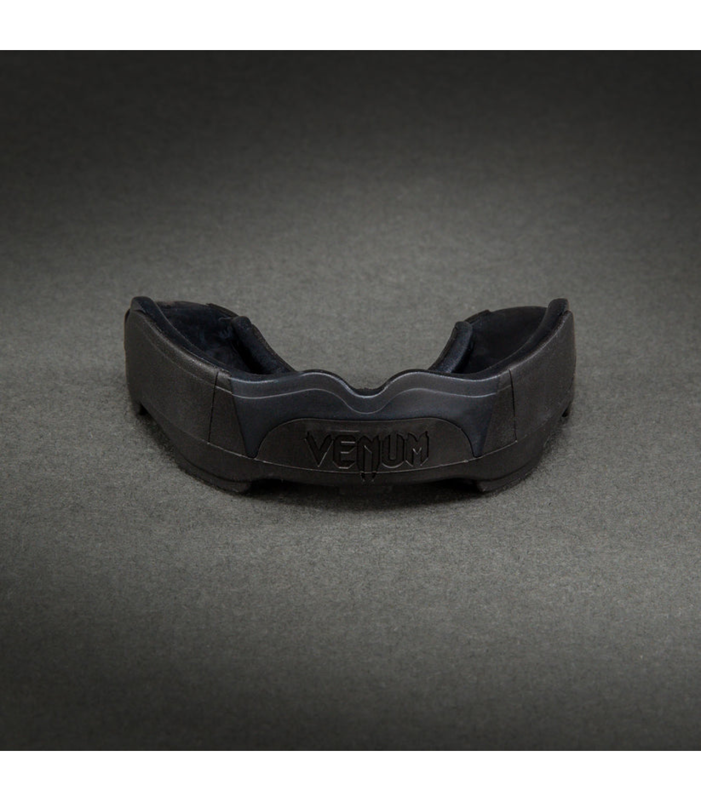 Протектор за уста -Venum Predator Mouthguard – Black/Black/Red​
